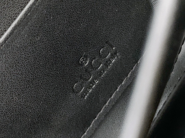 グッチ財布コピー着用イメージ